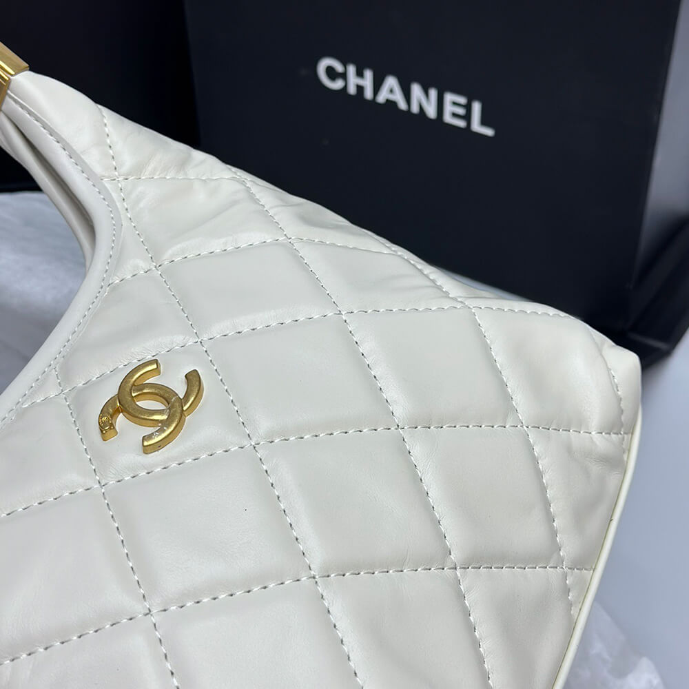 16832-7 CHANEL SMALL HOBO BAG