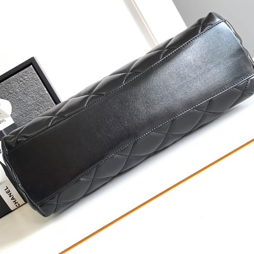 16835-5 CHANEL LARGE HOBO BAG