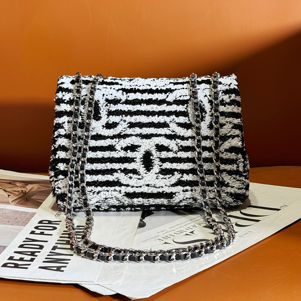 CHANEL SMALL FLAP BAG