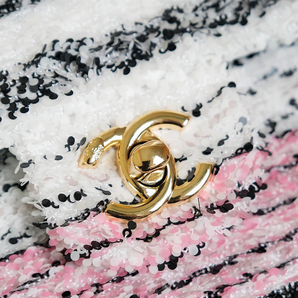 16840-7 CHANEL SMALL FLAP BAG