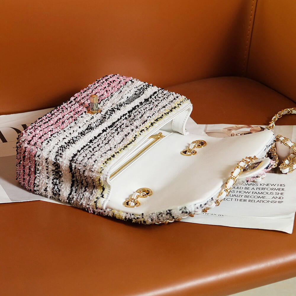 16840-8 CHANEL SMALL FLAP BAG