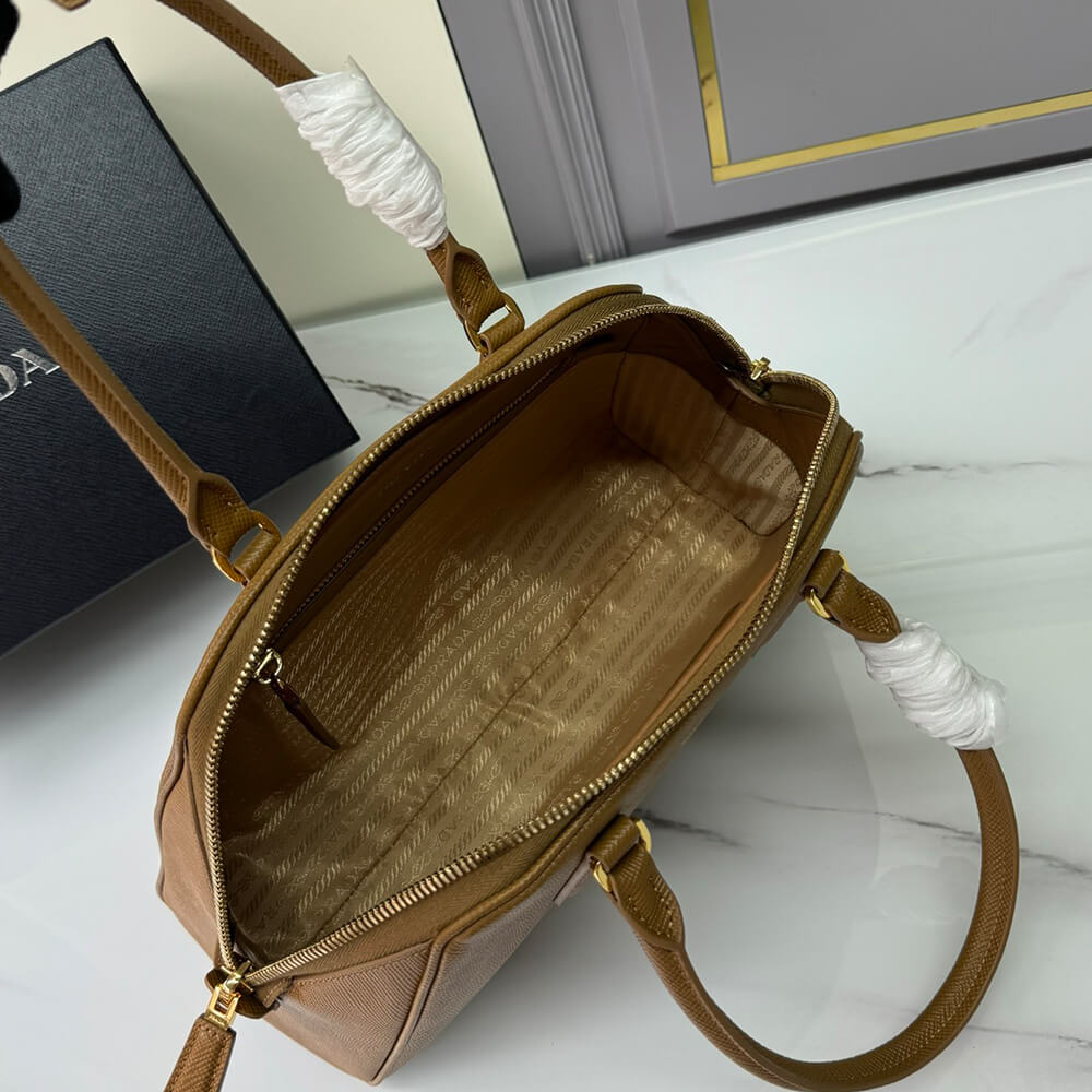Prada Medium Saffiano leather bag(high-end grade)