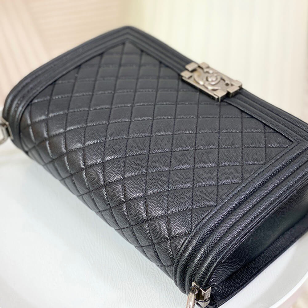 LARGE BOY CHANEL HANDBAG(HIGH-END GRADE)