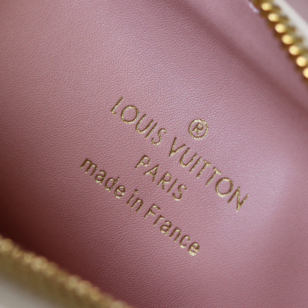 17023-7 LV Coussin BB By The Pool