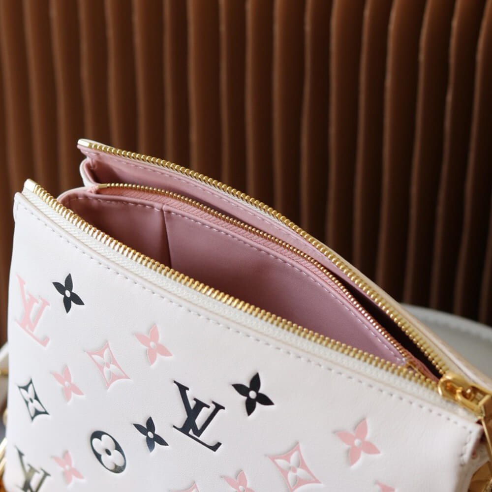 17023-8 LV Coussin BB By The Pool