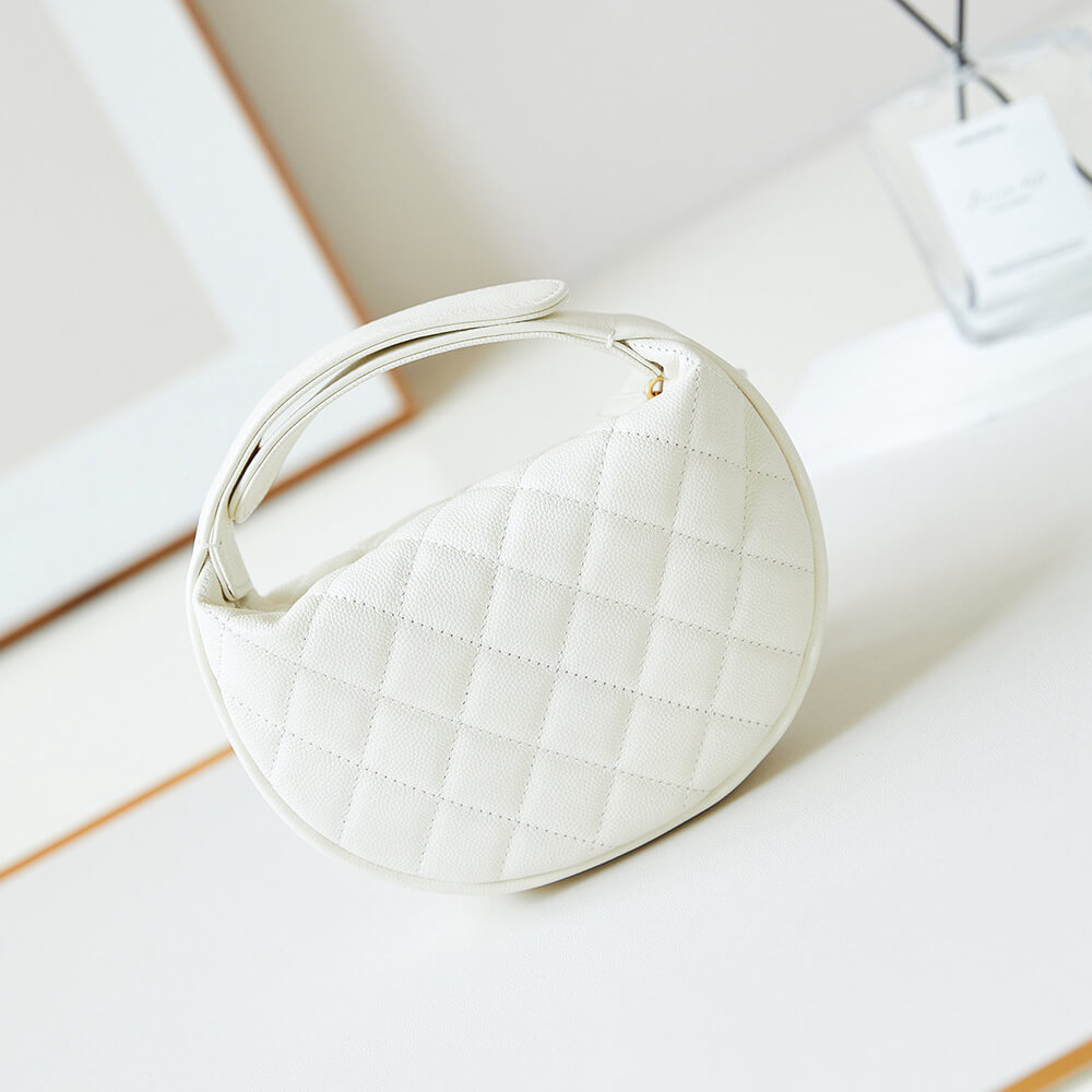 17029-4 Chanel Pouch