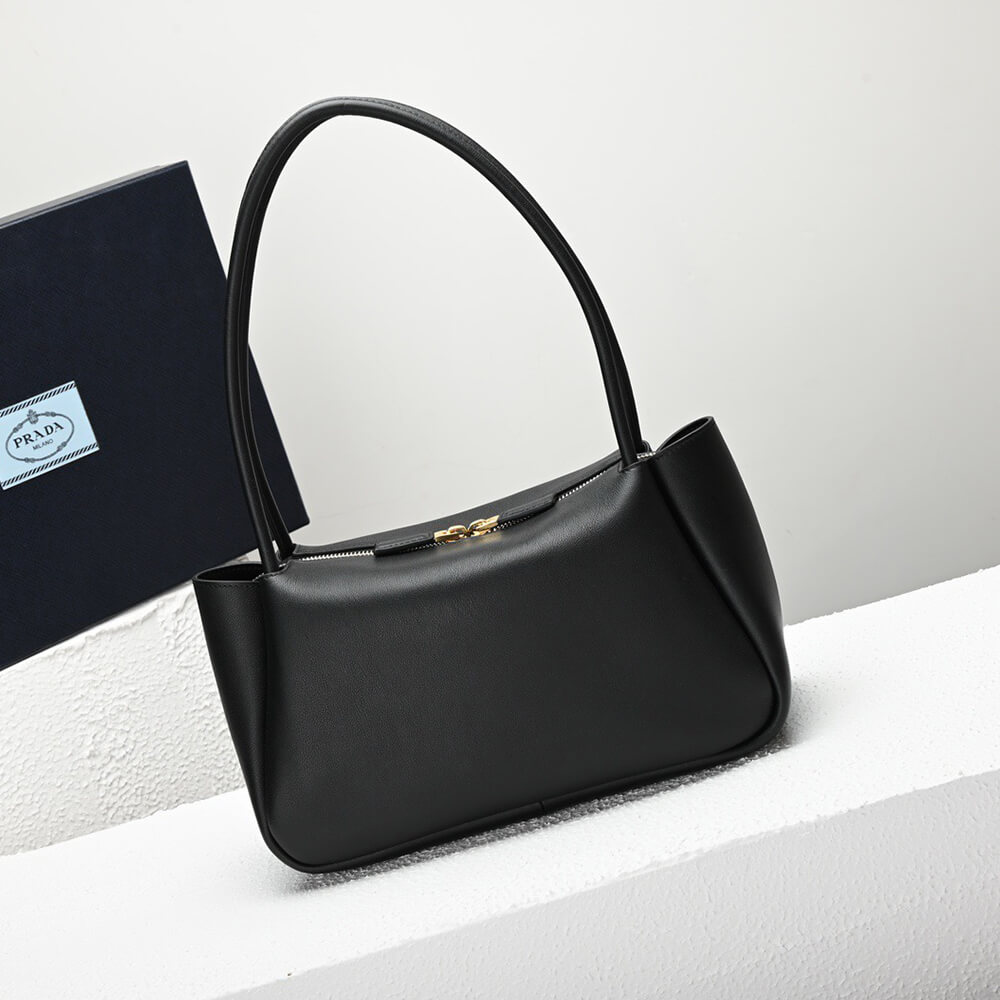 17073-4 Prada Medium leather handbag