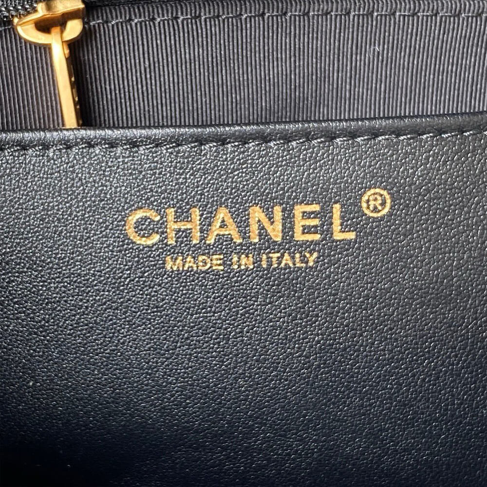 17218-7 CHANEL MINI FLAP