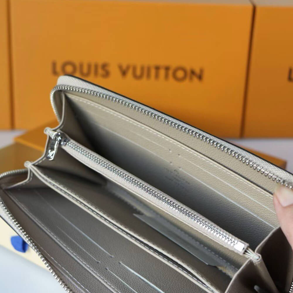 17249-8 LV Zippy Wallet