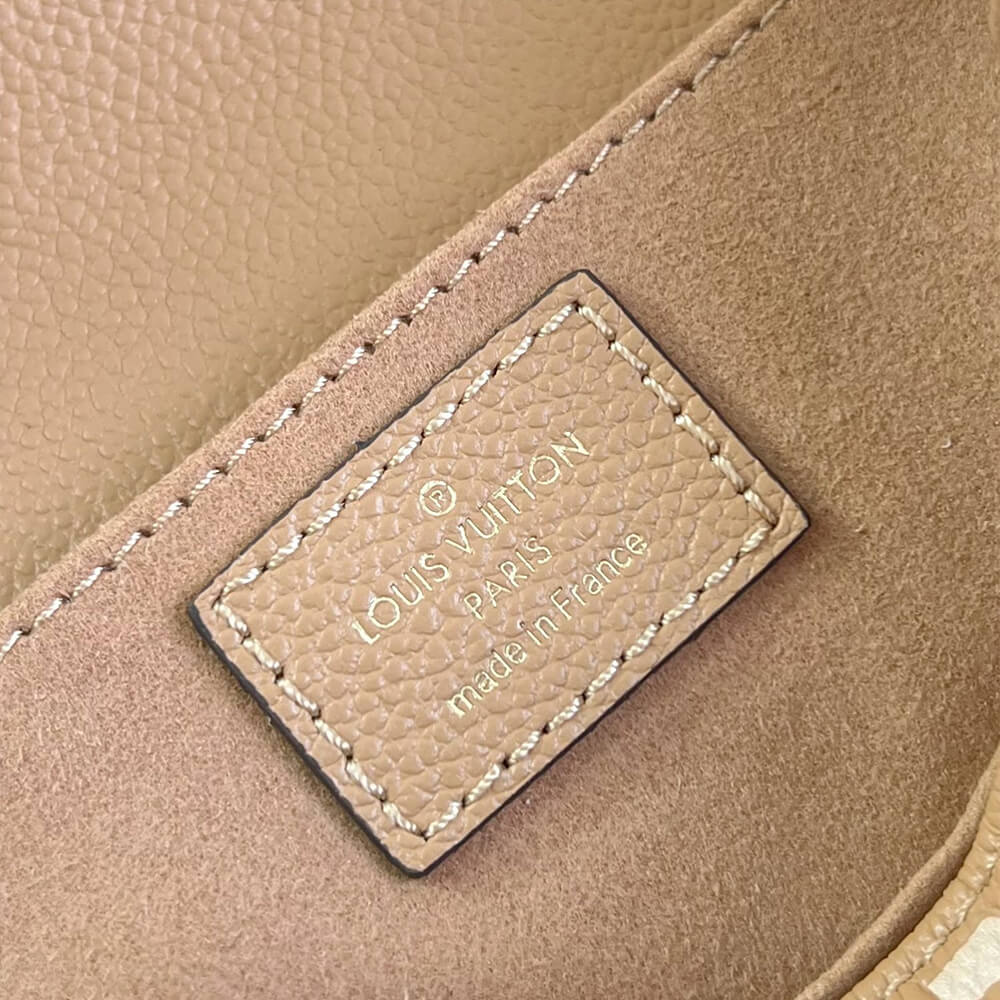 17351-7 LV Pochette Metis East West