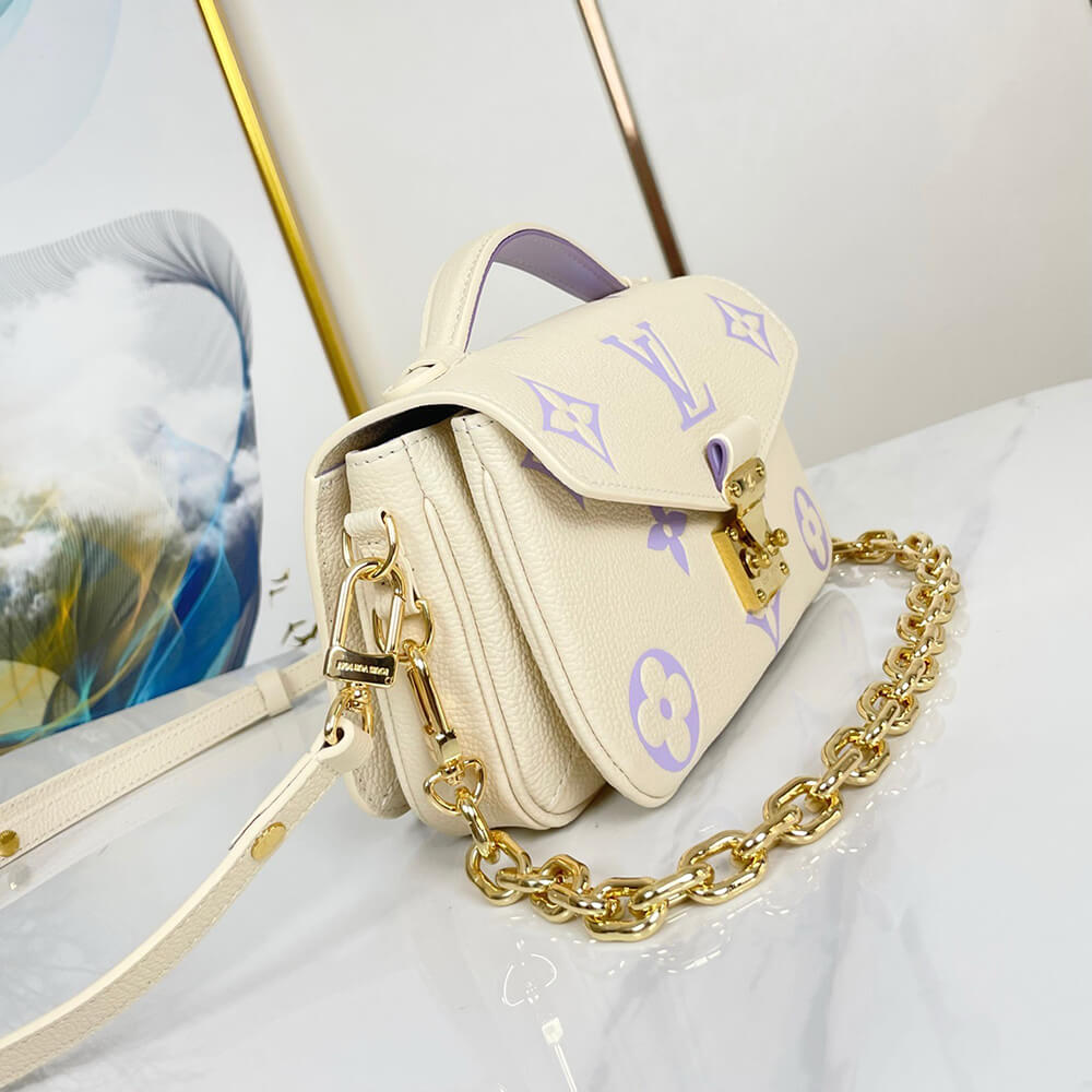 17353-3 LV Pochette Metis East West