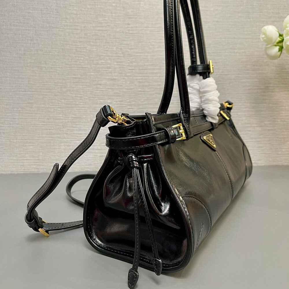Prada Medium leather handbag(high-end grade)