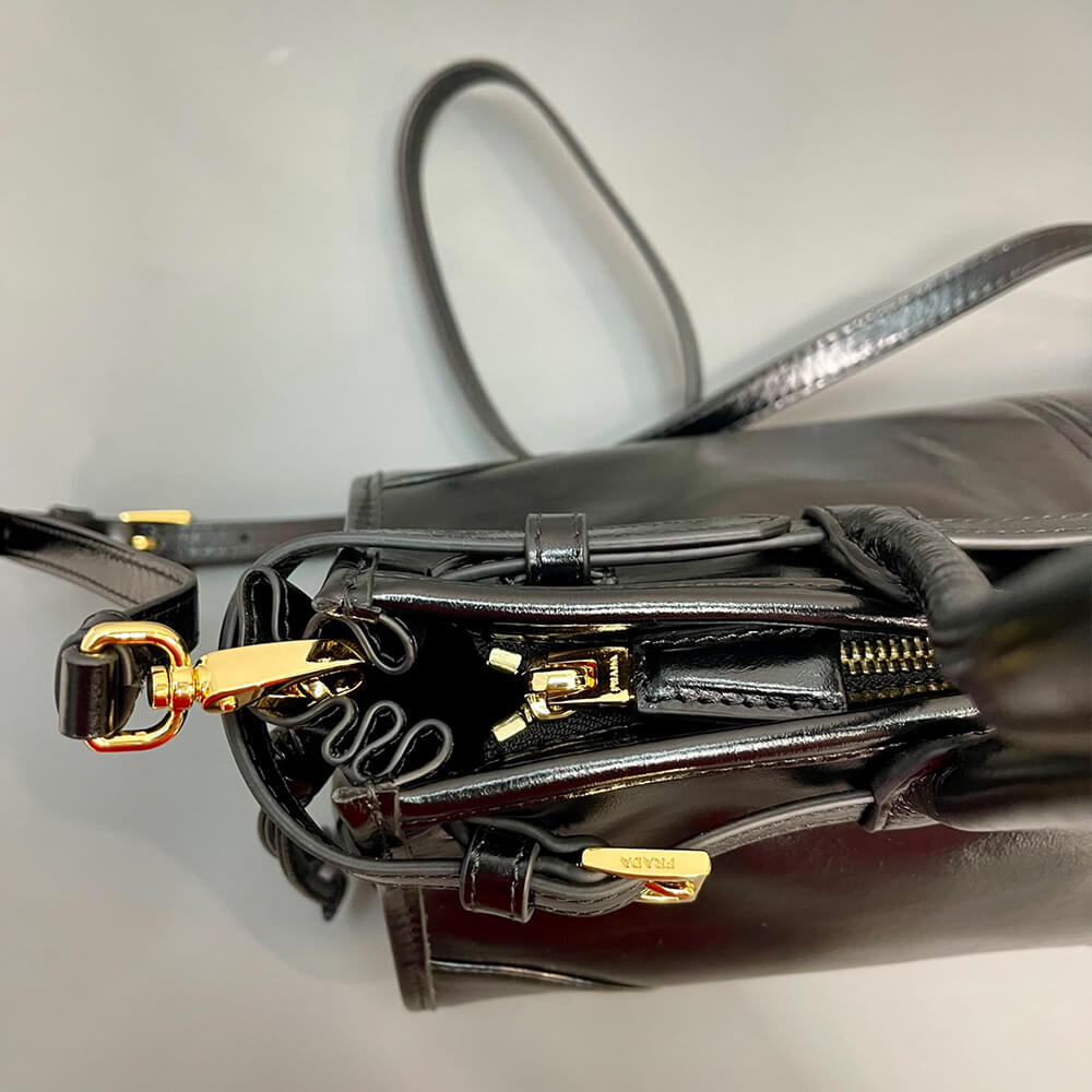 Prada Medium leather handbag(high-end grade)