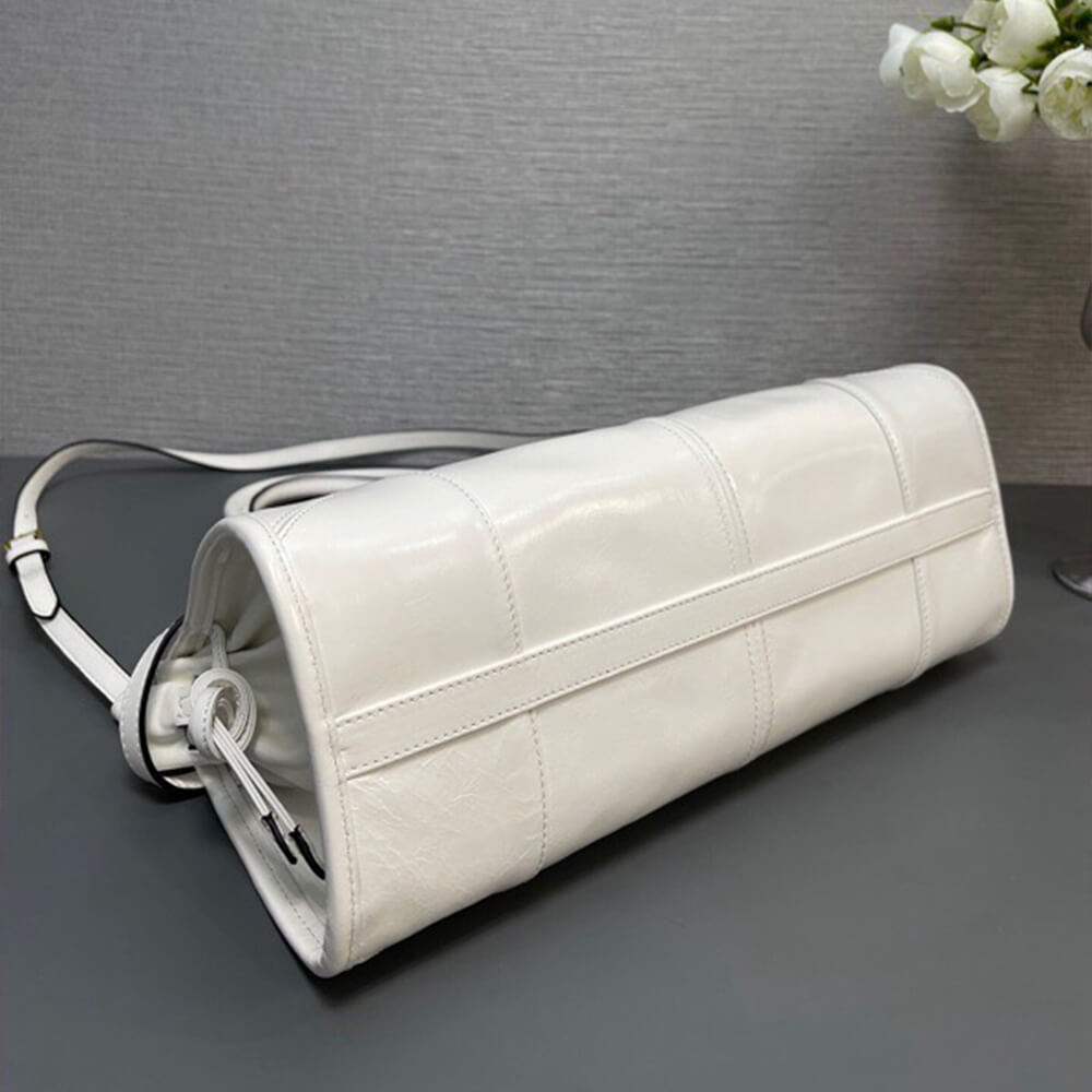 Prada Medium leather handbag(high-end grade)