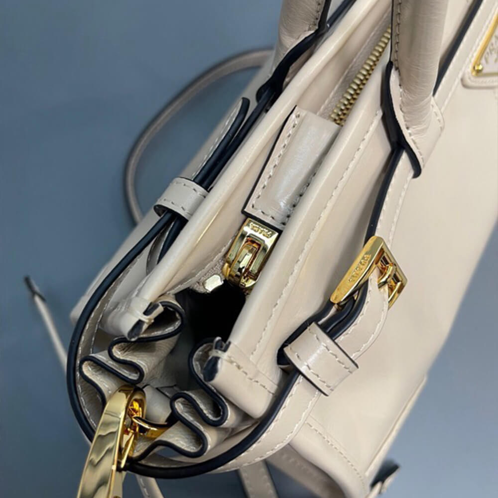 Prada Medium leather handbag(high-end grade)
