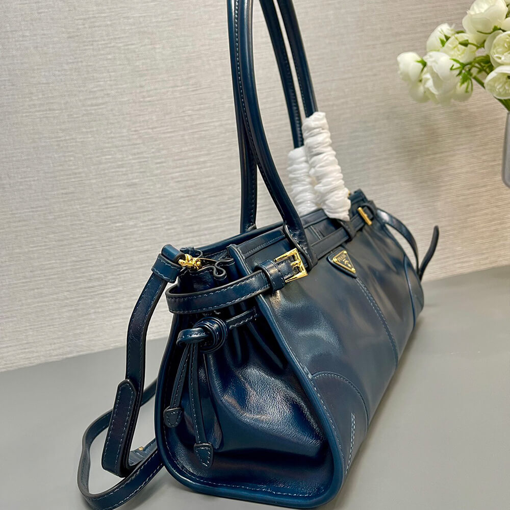 Prada Medium leather handbag(high-end grade)