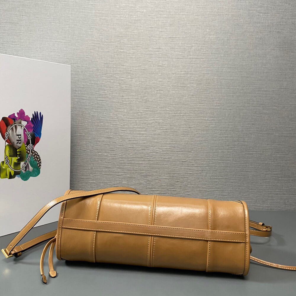 Prada Medium leather handbag(high-end grade)