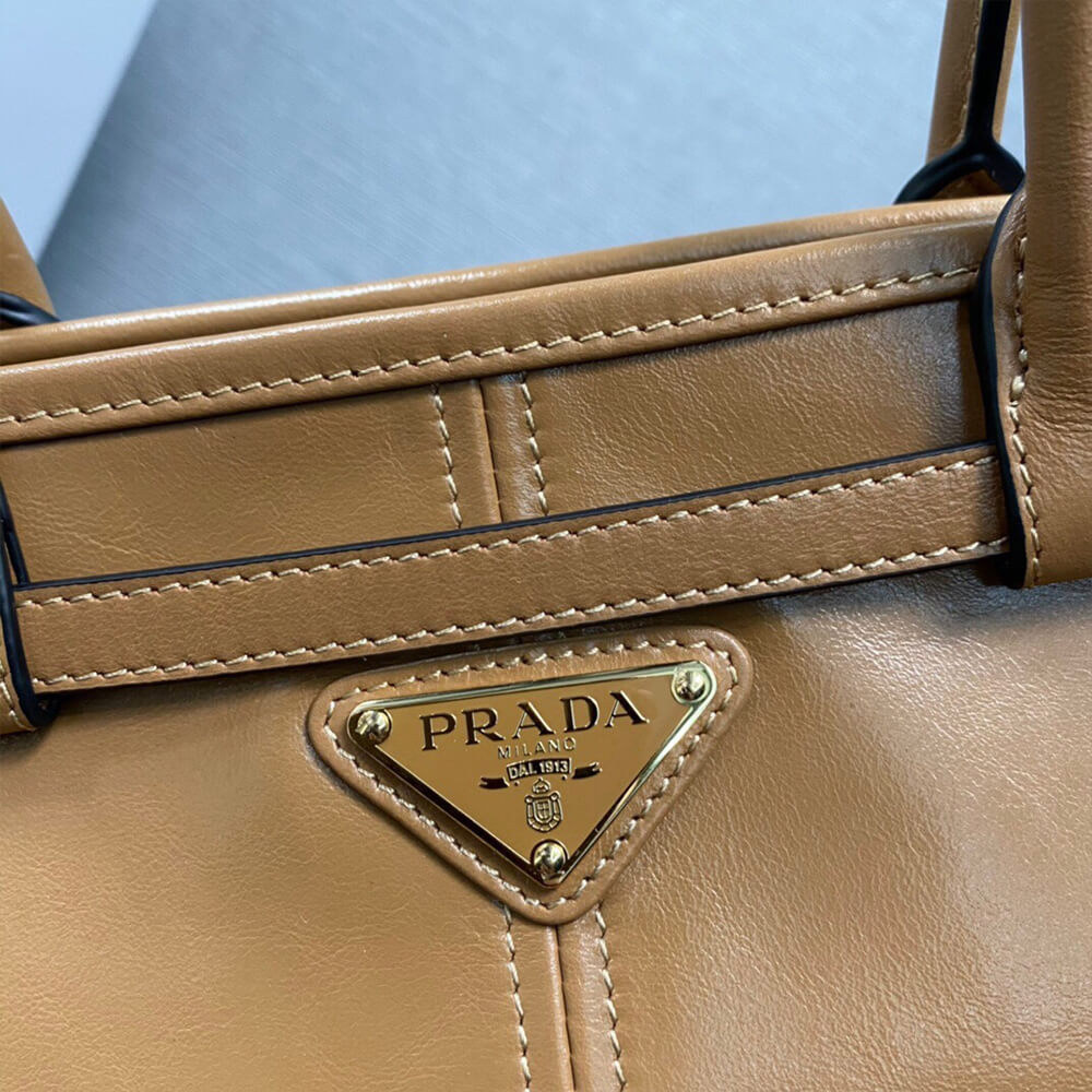 Prada Medium leather handbag(high-end grade)