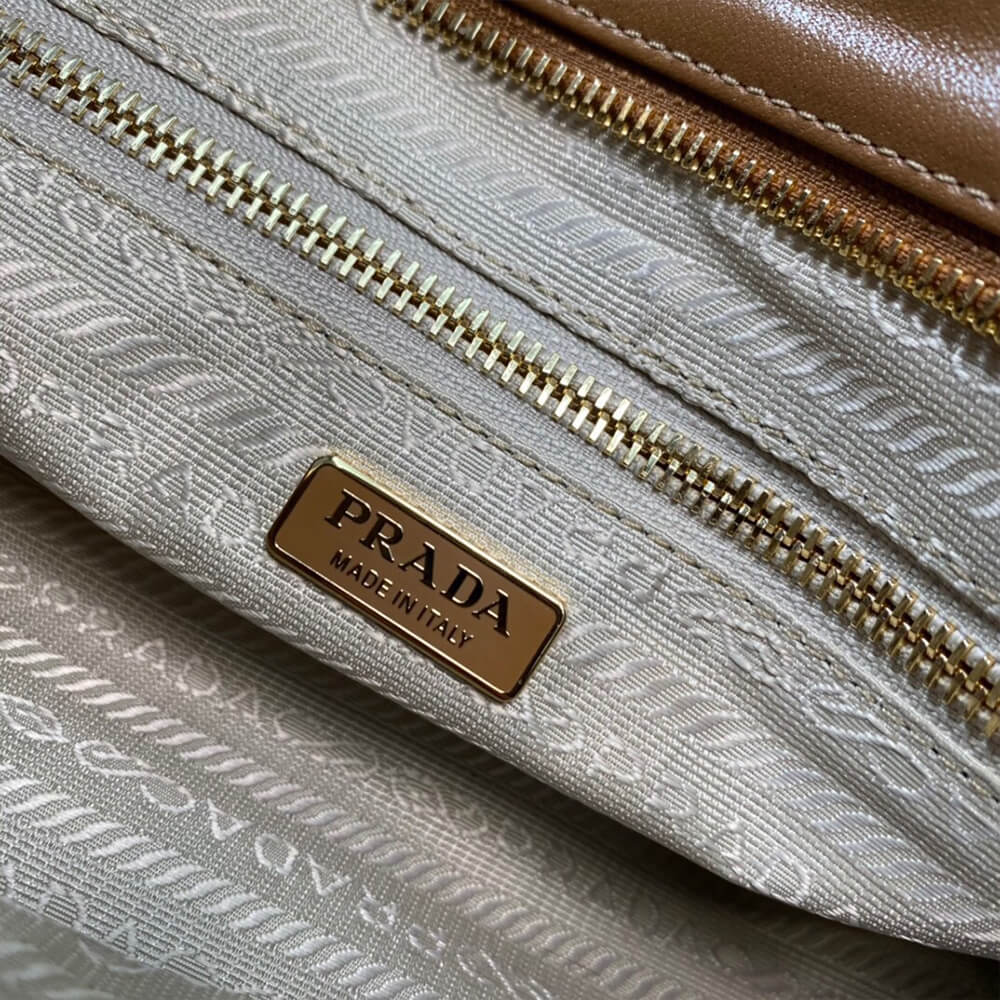Prada Medium leather handbag(high-end grade)