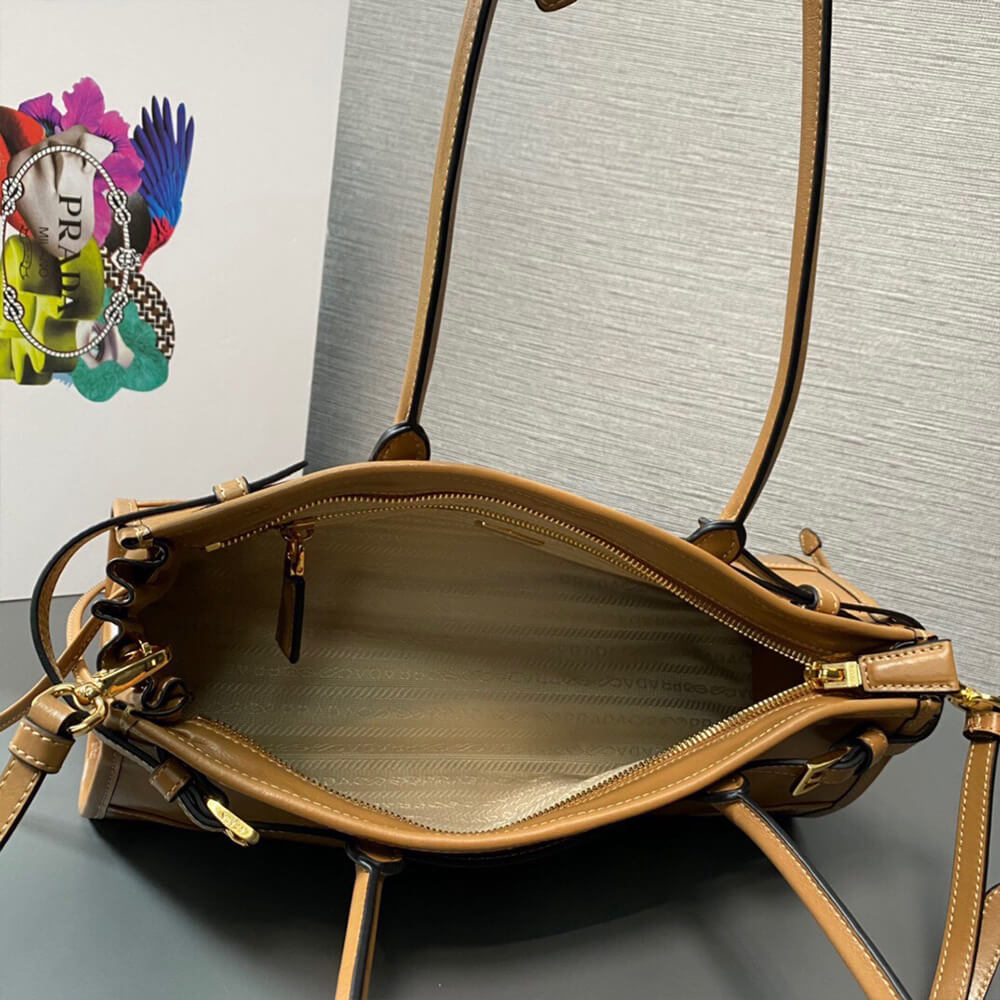 Prada Medium leather handbag(high-end grade)