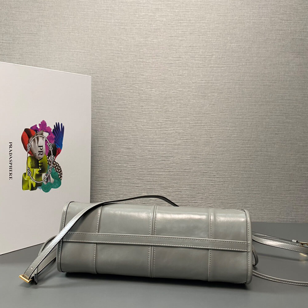 Prada Medium leather handbag(high-end grade)