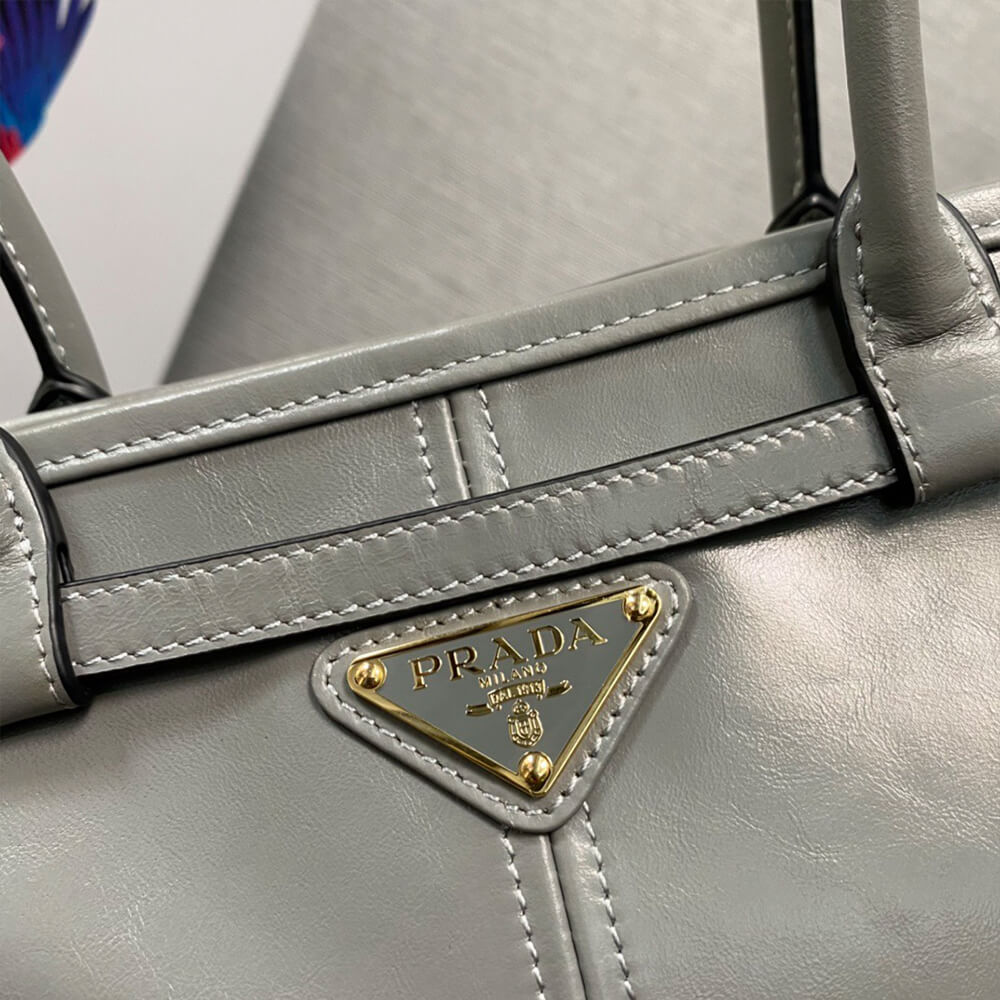 Prada Medium leather handbag(high-end grade)