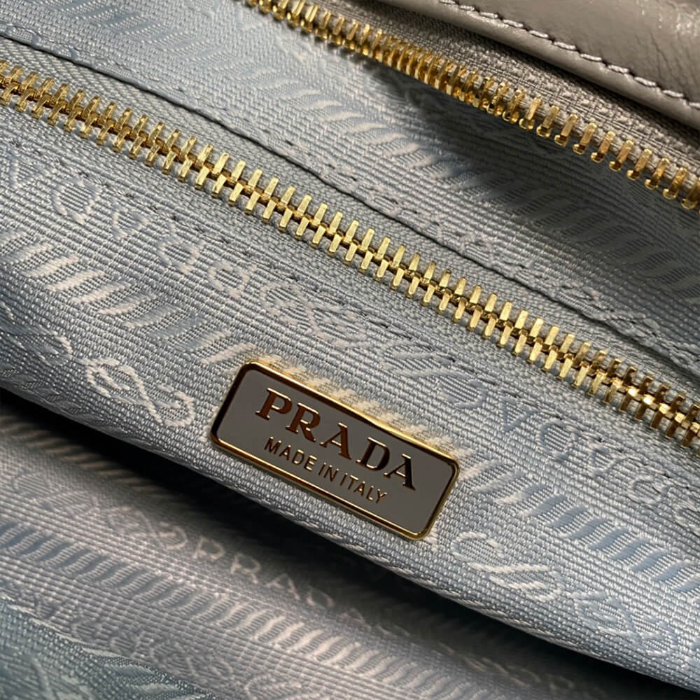 Prada Medium leather handbag(high-end grade)