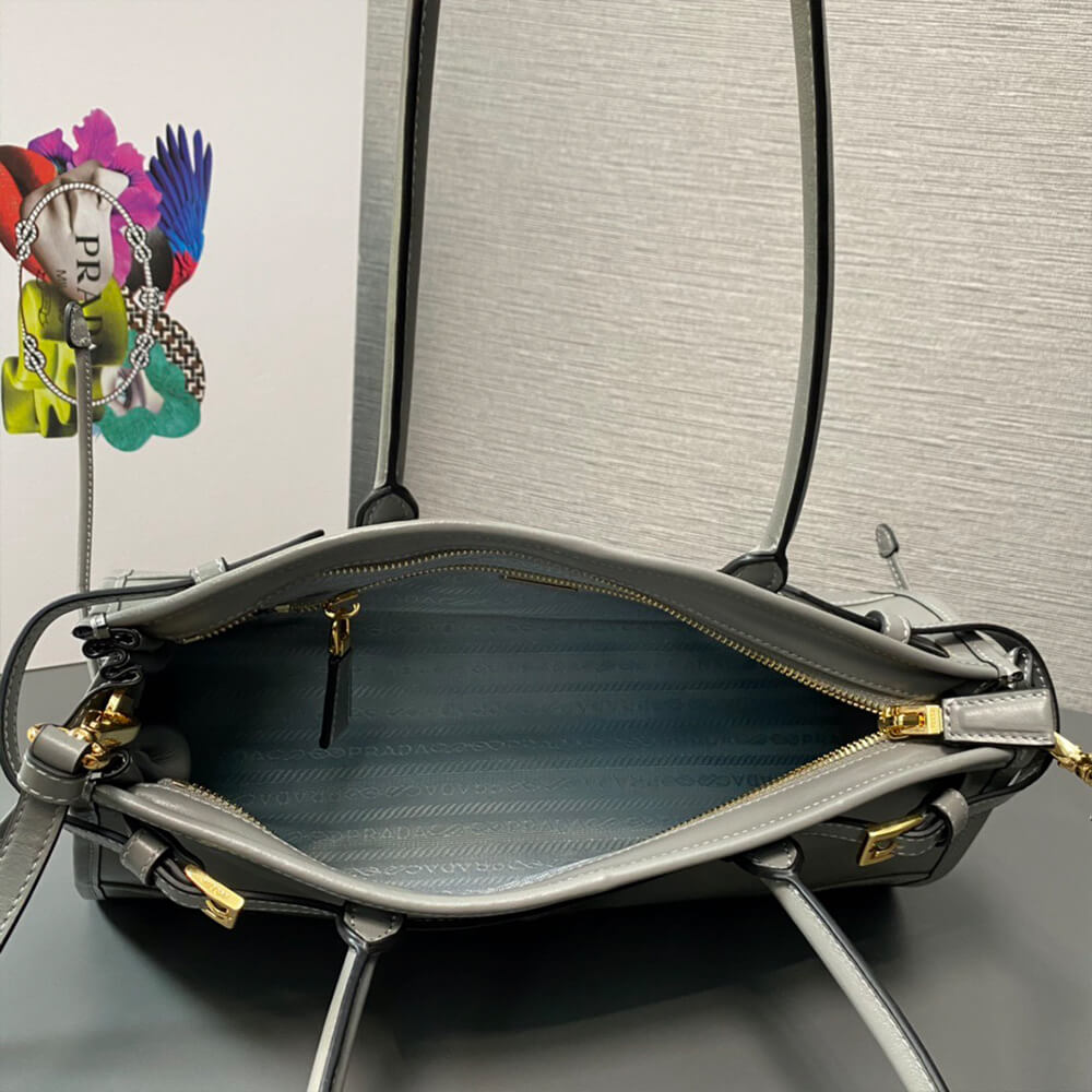 Prada Medium leather handbag(high-end grade)