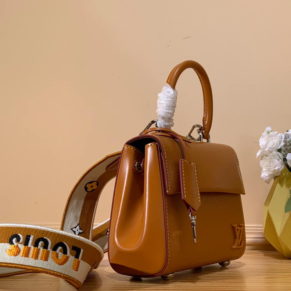 17868-3 LV Cluny Mini
