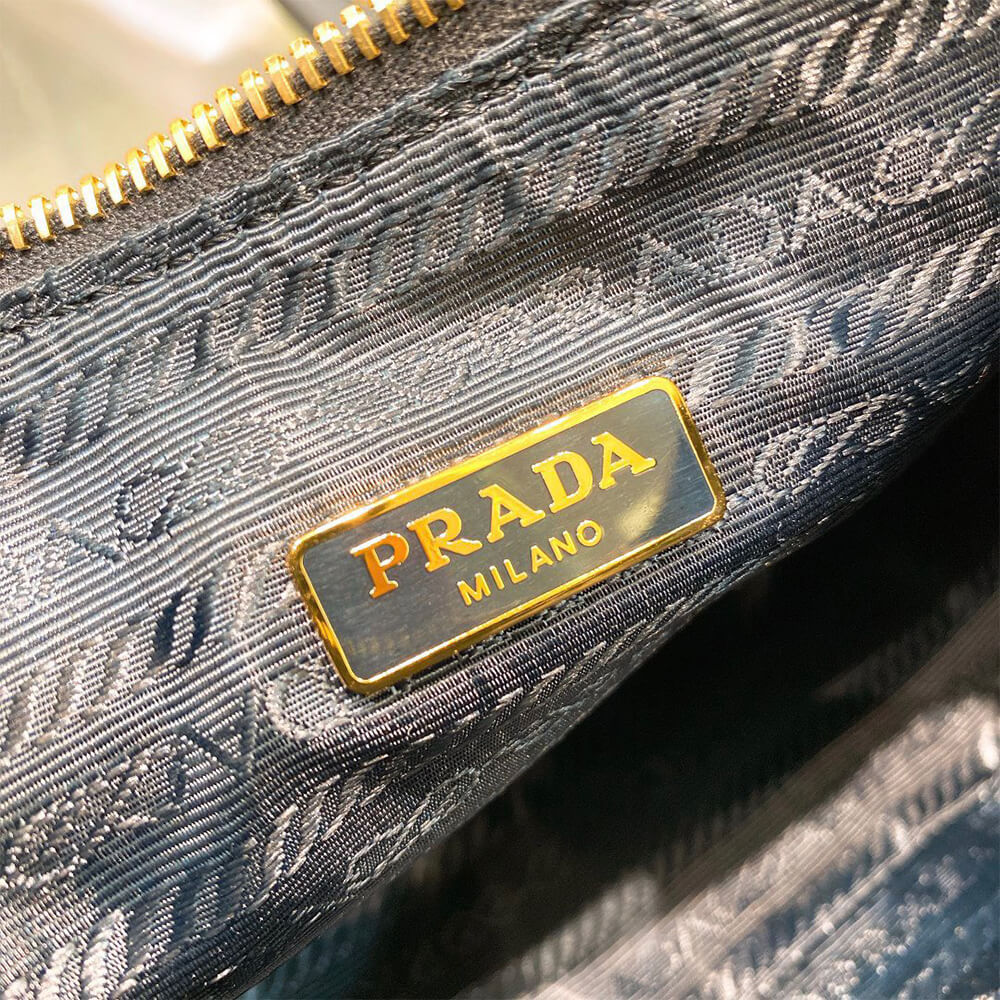 Prada Re-Edition 2005 Saffiano leather bag(TAX-FREE GRADE)