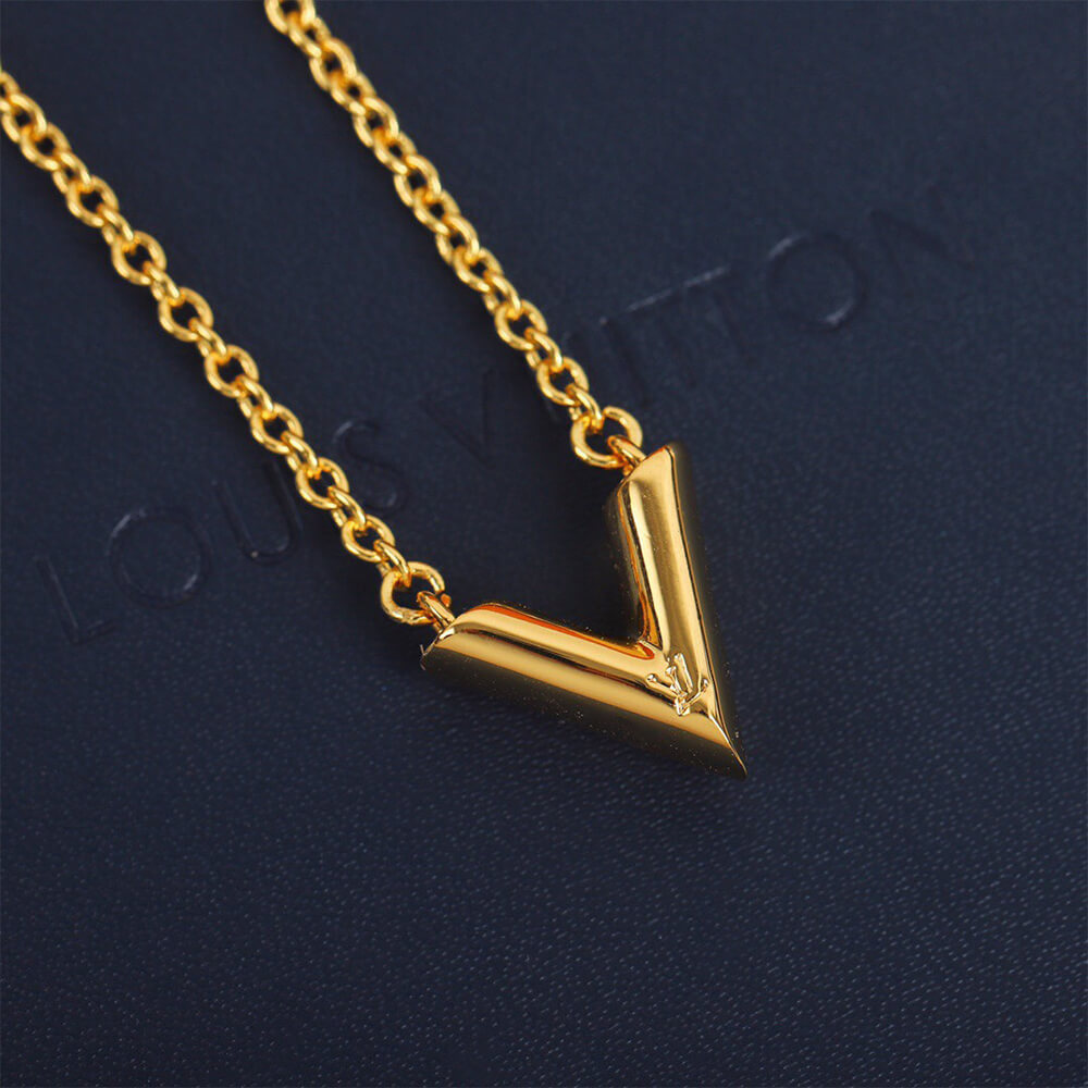 LV Essentianl V Necklace