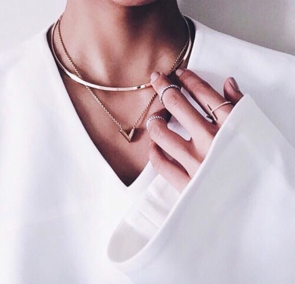 LV Essentianl V Necklace