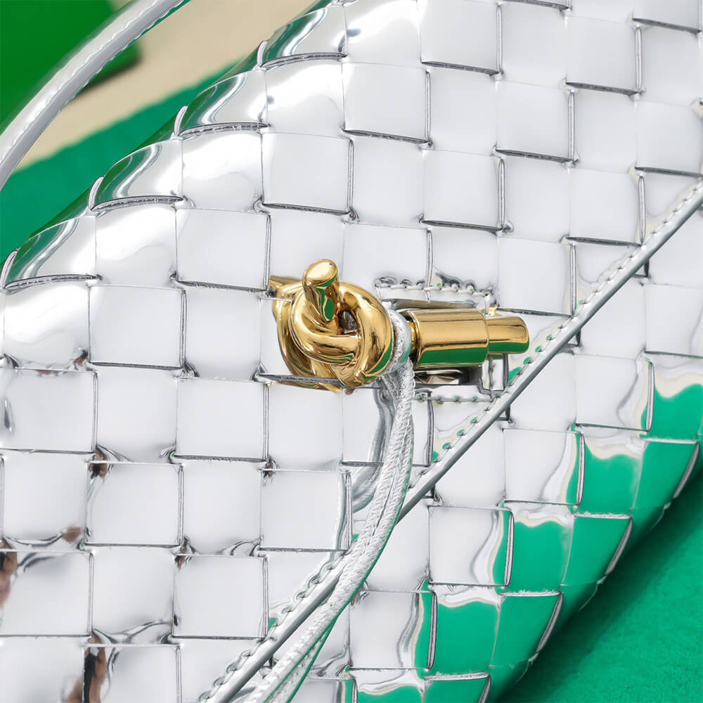 Bottega Veneta Andiamo Clutch(HIGH-END GRADE)