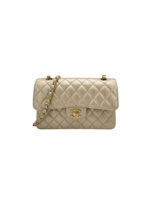 CHANEL Medium Classic Flap