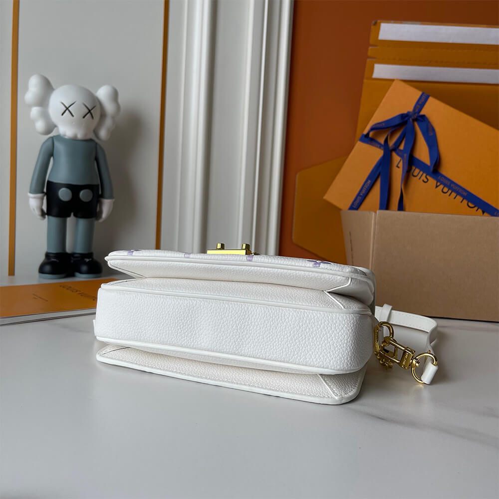 LV Pochette Metis East West